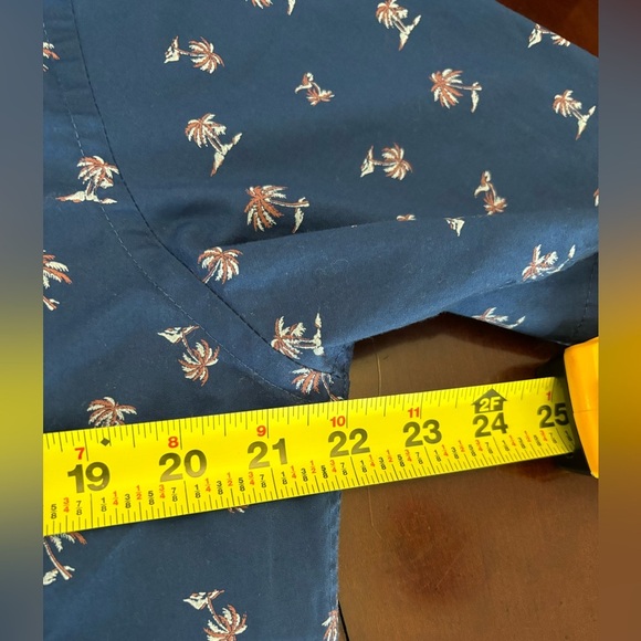 Van Heusen Short Sleeve Button Down - Picture 8 of 9